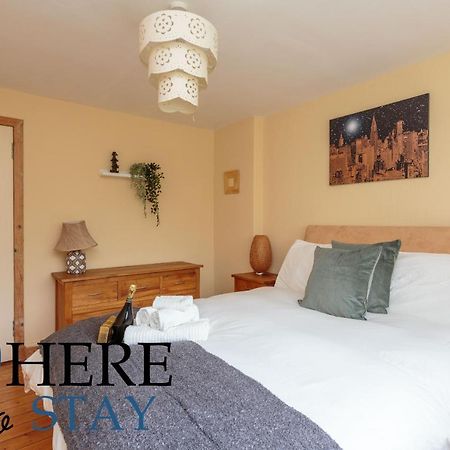 Lovely Apartment By The Hillwood Park-Free Parking Edinburgh Bagian luar foto